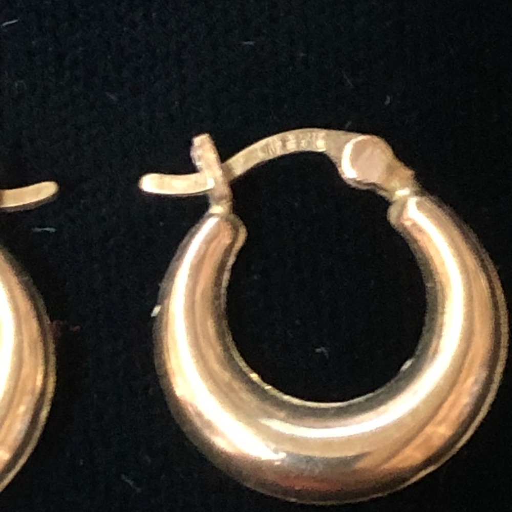10 k Gold Woman’s Hoop Earrings